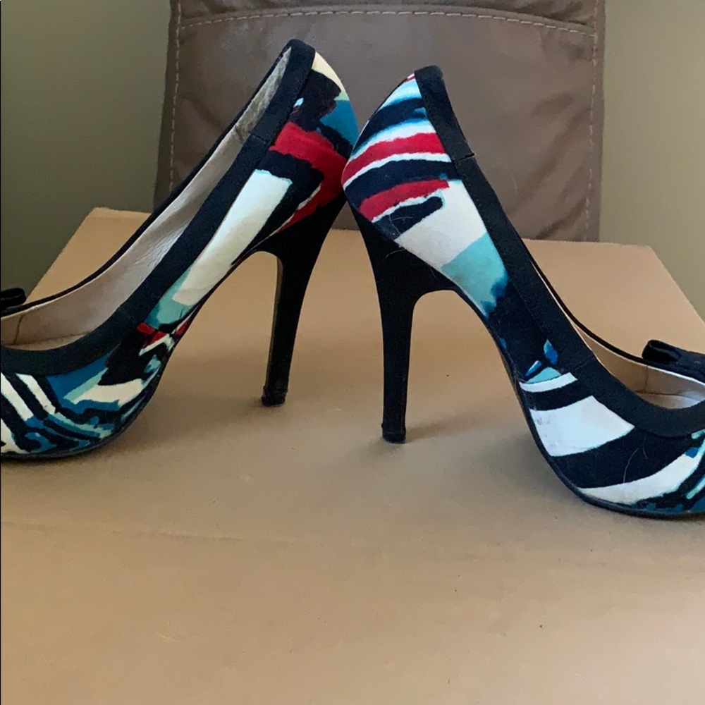 Shoes - Picture 3 of 6